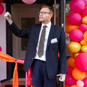 Craig Mackinlay Opens LPC Chessington